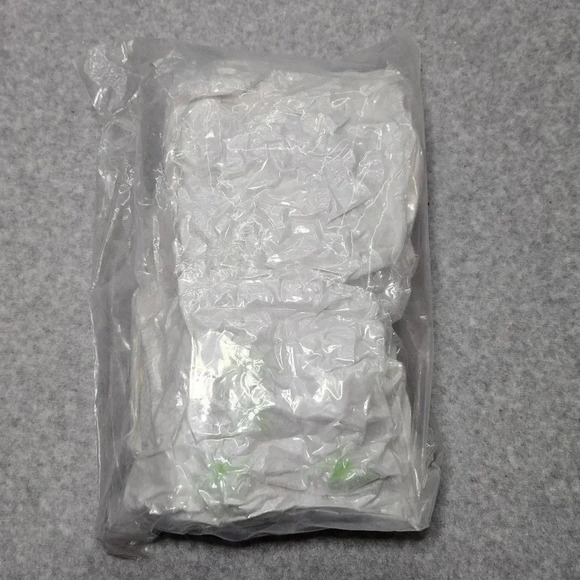 Spider web decoration with glow in the dark spiders 1.5 pounds of webs - Picture 3 of 3